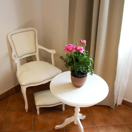 Il Broletto Apartment *