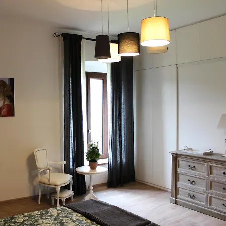 Il Broletto Apartment *