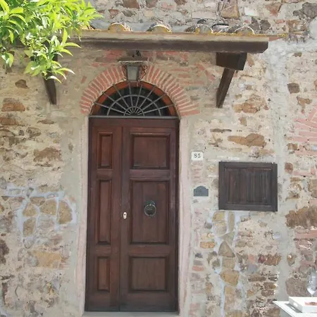 Il Broletto Apartment *